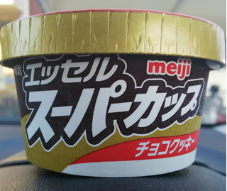 「明治 エッセルスーパーカップ チョコクッキー カップ200ml」のクチコミ画像 by モーパパさん