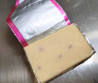 「トップバリュ ベストプライス サラミ入りベビーチーズ 袋4個」のクチコミ画像 by おうちーママさん