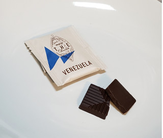 「明治 ザ・チョコレート ベネズエラカカオ70％ 箱42g」のクチコミ画像 by みにぃ321321さん