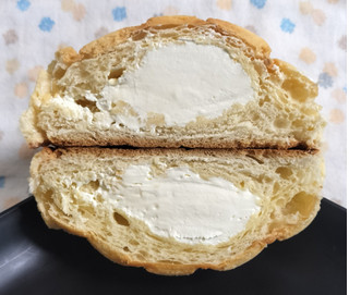 「Pasco ホイップメロンパン 北海道チーズクリーム 袋1個」のクチコミ画像 by ゆるりむさん