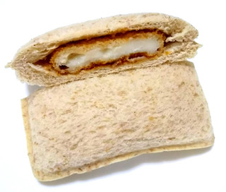 「ヤマザキ ランチパック クリーミーコロッケ 全粒粉入りパン 袋2個」のクチコミ画像 by つなさん
