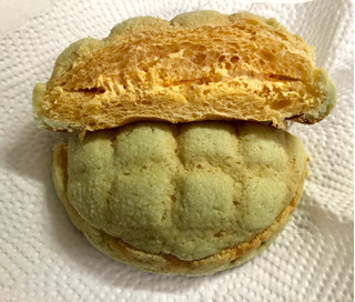 「ヤマザキ メロンパン 富良野産メロンの果汁入りホイップ 袋1個」のクチコミ画像 by SANAさん