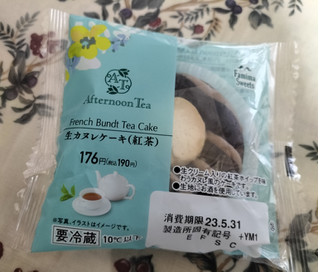 「ファミリーマート Afternoon Tea 生カヌレケーキ 紅茶」のクチコミ画像 by コマメのグルメさん