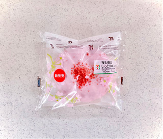 「セブン-イレブン 桜と苺のしっとりロール」のクチコミ画像 by むぎっこさん
