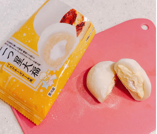 「モチクリームジャパン 二つ星大福 バスクチーズケーキ風 袋1個」のクチコミ画像 by ビーピィさん