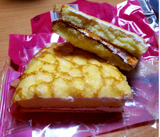 「ヤマザキ クレープケーキ あまおう苺ジャム入りクリーム 袋1個」のクチコミ画像 by はまポチさん