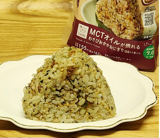 「ローソン MCTオイルが摂れる わさびおかかおにぎり 国産もち麦入り」のクチコミ画像 by みにぃ321321さん