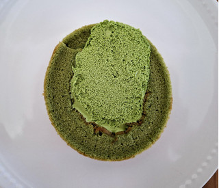 「ローソン Uchi Cafe’ × 森半 濃いお抹茶ロールケーキ お抹茶ソース入り」のクチコミ画像 by フローライトさん