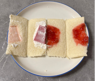 「ヤマザキ ランチパック 極厚苺板チョコと果肉たっぷり苺ジャム 2個」のクチコミ画像 by kopiさん