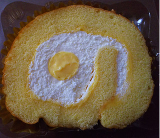 「セブン-イレブン こだわり卵のふんわりロールケーキ」のクチコミ画像 by レビュアーさん
