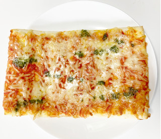 「シャトレーゼ オーブンでそのまま焼けるピザ マルゲリータ 袋1枚」のクチコミ画像 by コーンスナック好きさん