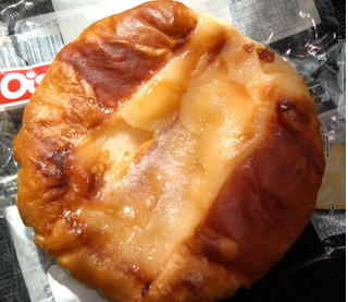 「オイシス 濃厚チーズケーキ風デニッシュ 袋1個」のクチコミ画像 by プコーさん