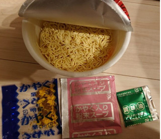 「明星食品 チャルメラどんぶり 宮崎辛麺 カップ77g」のクチコミ画像 by 千尋の彼氏2さん