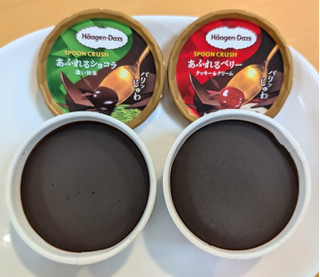 「ハーゲンダッツ ミニカップ SPOON CRUSH あふれるベリー クッキー＆クリーム カップ82ml」のクチコミ画像 by はるなつひさん