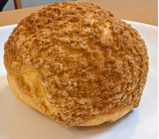 「ローソン Uchi Cafe’ 濃厚たまごのカスタードクッキーシュー」のクチコミ画像 by はるなつひさん