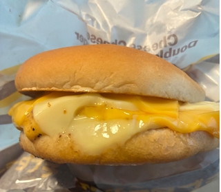 「マクドナルド チーズチーズダブルチーズバーガー」のクチコミ画像 by chickyさん