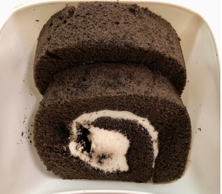 「オランジェ OREO クッキー＆バニラクリームのロールケーキ 袋2個」のクチコミ画像 by SANAさん