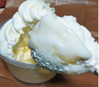 「セブン-イレブン たっぷりクリームのミルクプリンケーキ」のクチコミ画像 by 毎日が調整日さん