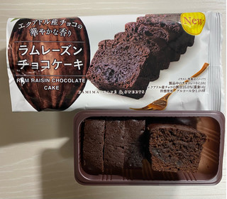 「ファミリーマート ラムレーズンチョコケーキ」のクチコミ画像 by わらびーずさん