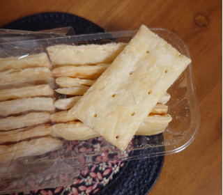「紀ノ國屋 北海道クラッカー チーズ 14枚」のクチコミ画像 by ももたろこさん