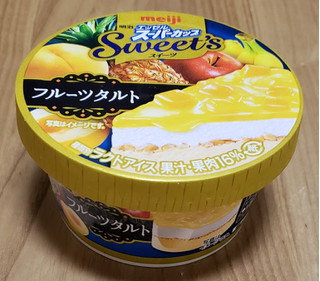 「明治 エッセル スーパーカップ Sweet’s フルーツタルト カップ172ml」のクチコミ画像 by みにぃ321321さん