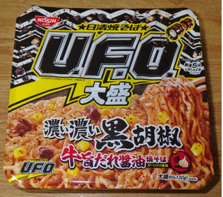 「日清食品 日清焼そばU.F.O.大盛 濃い濃い黒胡椒 牛旨だれ醤油焼そば カップ157g」のクチコミ画像 by 7GのOPさん