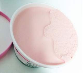 「FUTABA イチゴ牛乳アイス カップ140ml」のクチコミ画像 by もぐのこさん