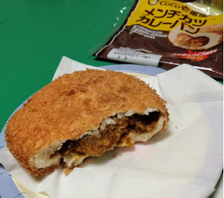 「ファミリーマート ファミマ・ベーカリー メンチカツカレーパン CoCo壱番屋監修」のクチコミ画像 by ウナギミント333さん