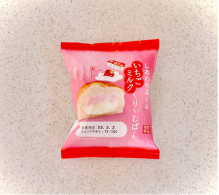 「神戸屋 しあわせ届ける いちごミルクくりぃむぱん 袋1個」のクチコミ画像 by むぎっこさん