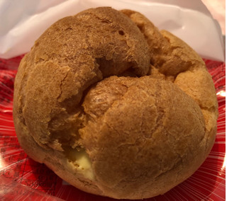「ローソン Uchi Cafe’ 盛りすぎ！生カスタードシュークリーム」のクチコミ画像 by パン大好きさん