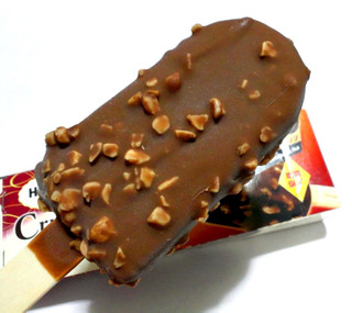 「ハーゲンダッツ クランチークランチ チョコレートマカデミアナッツ 箱80ml」のクチコミ画像 by つなさん