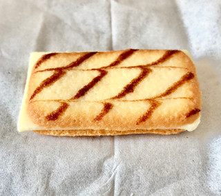 「ブルボン ブランチュール ホワイトチョコ＆ラングドシャクッキー 袋11個」のクチコミ画像 by Pチャンさん