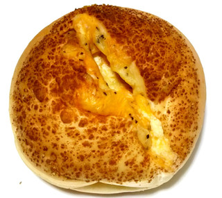 「Pasco 国産小麦の四種のチーズパン 袋1個」のクチコミ画像 by つなさん