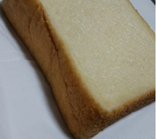 「ファミリーマート ファミマ・ベーカリー 究極のしっとりもっちり食パン 2枚」のクチコミ画像 by みひこさん