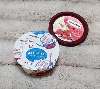 「ハーゲンダッツ ミニカップ CREAMY GELATO ミックスベリー＆クリームチーズ カップ110ml」のクチコミ画像 by みにぃ321321さん