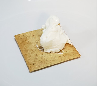 「明治 ブルガリアヨーグルト脂肪0 水切り濃縮プレーン カップ100g」のクチコミ画像 by みにぃ321321さん