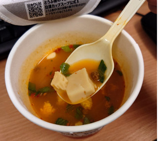 「日清食品 とろけるおぼろ豆腐 純豆腐 スンドゥブチゲ カップ17g」のクチコミ画像 by ももたろこさん