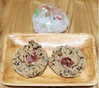 「ニューデイズ 一粒梅とひじきご飯おにぎり 茨城県産れんこん使用」のクチコミ画像 by みにぃ321321さん