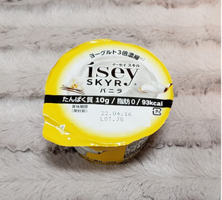 「日本ルナ Isey SKYR バニラ カップ105g」のクチコミ画像 by みにぃ321321さん