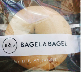 「BAGEL＆BAGEL メープルウォルナッツベーグル」のクチコミ画像 by もぐのこさん