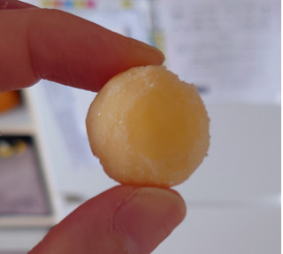 「江崎グリコ アイスの実 濃いマンゴー 84ml」のクチコミ画像 by ももたろこさん