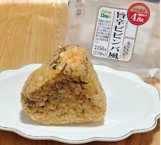 「ニューデイズ もちもちもち麦！旨辛ビビンバ風おにぎり」のクチコミ画像 by みにぃ321321さん