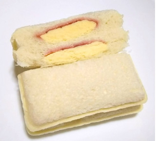 「ヤマザキ ランチパック ストロベリーチーズケーキ風味 袋2個」のクチコミ画像 by つなさん