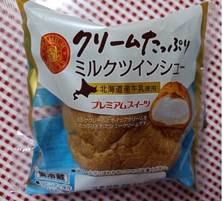 「ヤマザキ PREMIUM SWEETS クリームたっぷりミルクツインシュー 北海道産牛乳使用 袋1個」のクチコミ画像 by hiro718163さん