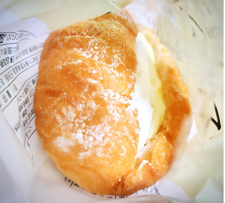 「ヤマザキ 生フランスパン ホイップクリーム＆練乳クリーム 袋1個」のクチコミ画像 by もぐのこさん