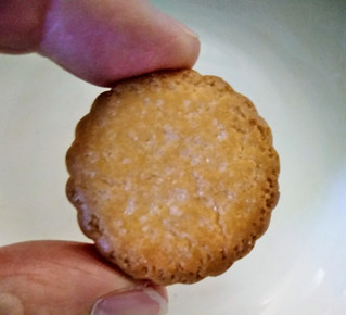 「三黒製菓 りんごジャムサンドクッキー 袋130g」のクチコミ画像 by まめぱんださん