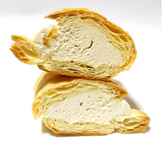 「ヤマザキ おいしい菓子パン 三角パイヘーゼルナッツホイップ 袋1個」のクチコミ画像 by つなさん