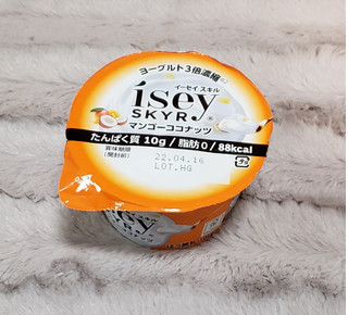 「日本ルナ Isey SKYR マンゴーココナッツ カップ105g」のクチコミ画像 by みにぃ321321さん