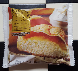 「ローソン チーズメロンパン 4種のチーズ入りクリーム」のクチコミ画像 by Hiyuriさん