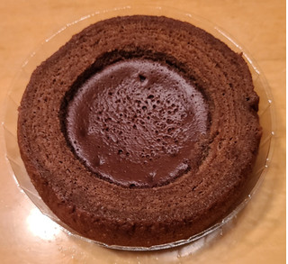 「ファミリーマート 生チョコを使ったチョコケーキのバウム」のクチコミ画像 by ちょこぱんcakeさん